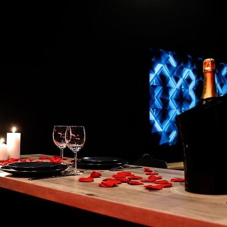 Loveroom O Diable Des Plaisirs Avec Jacuzzi Tourcoing Exterior foto