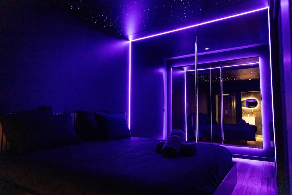 Loveroom O Diable Des Plaisirs Avec Jacuzzi Tourcoing Exterior foto