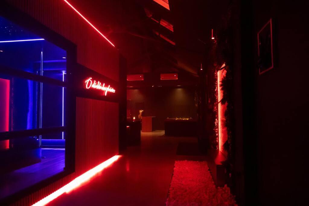 Loveroom O Diable Des Plaisirs Avec Jacuzzi Tourcoing Exterior foto