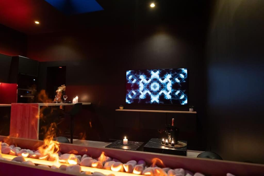Loveroom O Diable Des Plaisirs Avec Jacuzzi Tourcoing Exterior foto