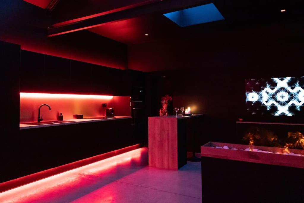 Loveroom O Diable Des Plaisirs Avec Jacuzzi Tourcoing Exterior foto
