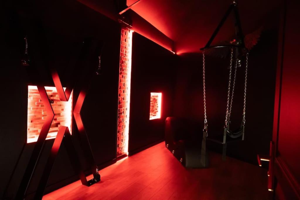Loveroom O Diable Des Plaisirs Avec Jacuzzi Tourcoing Exterior foto