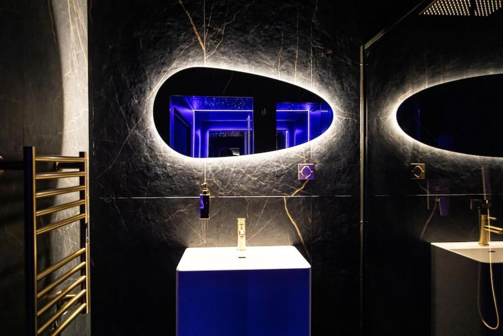 Loveroom O Diable Des Plaisirs Avec Jacuzzi Tourcoing Exterior foto