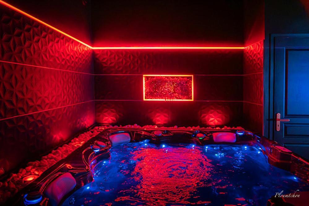 Loveroom O Diable Des Plaisirs Avec Jacuzzi Tourcoing Exterior foto
